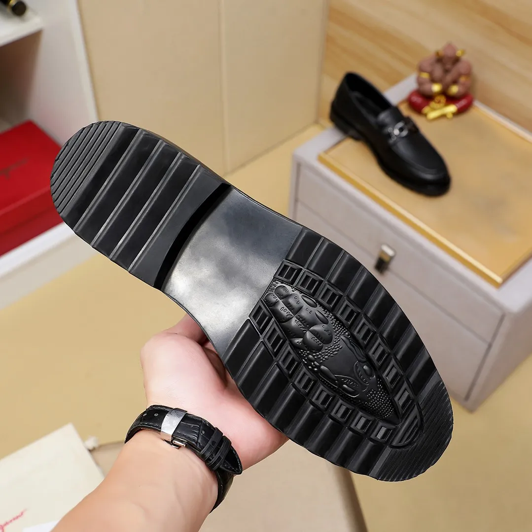 Men's shoes 💰480 🔥Ferragamo's new men's casual slip-on shoes🇨🇳Official website original 1:1 mold, original quality💯Fine workmanship, high-end luxury☘The upper is made of imported Italian first-layer cowhide🌴Luxurious water dyeing🐂Leather lining🍓Rubber wear-resistant and non-slip outsole, breathable and comfortable to wear🍍The first choice for high-quality men, optional! Code number 38-44 (45.46. Customized)